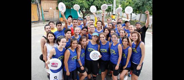 Ultimate busca nuevos títulos en Mundial sub-23 | Parte del equipo mixto de Colombia que está en el Mundial de ultimate sub-23 en Toronto. Fueron 70 jugadores. FOTO CORTESÍA