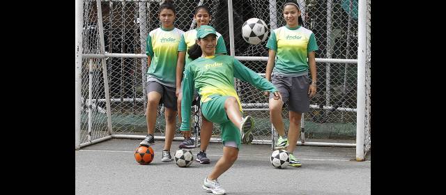 Nayla es una marca registrada del micro femenino | Nayla entrena la Selección Medellín de micro. FOTO DONALDO ZULUAGA