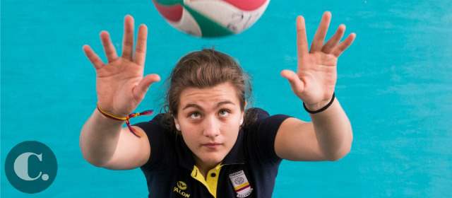 Barrancabermeja disfruta el voleibol | La antioqueña Manuela Vargas es la pasadora del equipo juvenil colombiano. FOTO ESTEBAN VANEGAS