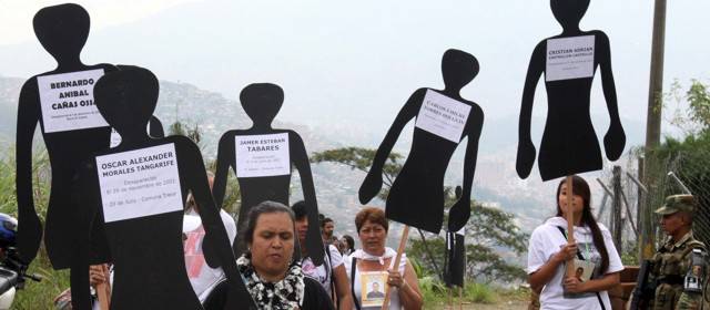 Medellín se unió a la jornada de la Memoria y Solidaridad con las Víctimas | Manuel Saldarriaga | En La Escombrera, en la comuna 13, se realizó un acto simbólico para recordar a los desaparecidos.