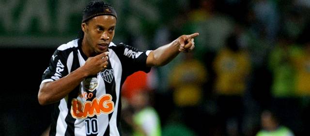 Dinho llegó al Atlético Mineiro en 2012 y ganó tres títulos. FOTO AFP
