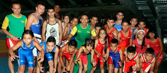 No tenemos Juegos, sí gran material de base | Los menores de edad son la materia prima, clave y fundamental de las Escuelas Populares del Deporte, promovidas por el Inder de Medellín. Un proceso barrial y estudiantil que comienza a dar grandes resultados. FOTO JULIO CÉSAR HERRERA