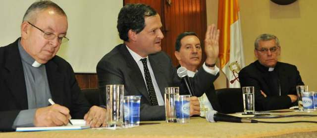 Iglesia reitera apoyo a los diálogos, con esperanza | El Gobierno se ha reunido con los prelados para hablar sobre el proceso de paz, como el 27 de agosto pasado. FOTO ARCHIVO - CORTESÍA
