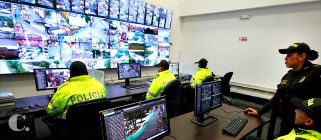 Itagüí es, de acuerdo con las cifras, el municipio más seguro del Aburrá | Sala de monitoreo de cámaras de seguridad operadas por la Policía. FOTO JULIO CÉSAR HERRERA