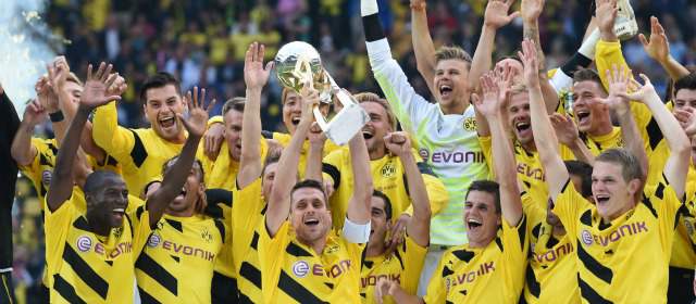 En Alemania, Ramos también alzó Supercopa | Ramos (abajo, a la izquierda) celebró su primer título con el Borussia Dortmund ante su más encopetado rival, el Bayern. FOTO AFP