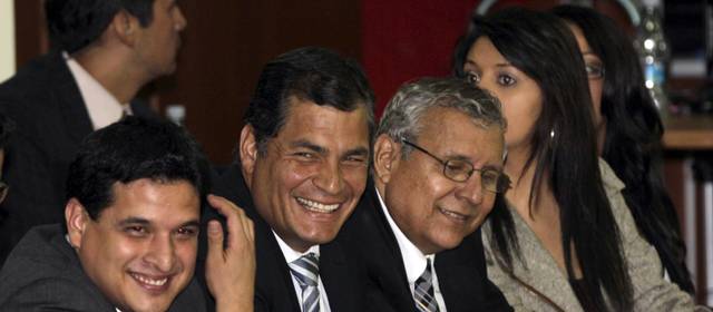 El Universo pone su esperanza en la Corte Interamericana para detener condena | AP | El presidente Rafael Correa se mostró satisfecho con el fallo, que deja al borde del cierre al periódico El Universo.