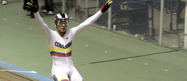 Fabián Puerta y Juliana Gaviria, dos oros para Colombia en el Panamericano de Pista | Fabián Puerta celebra la conquista de la medalla de oro en el Panamericano de pista que se celebra en México. FOTO CORTESÍA