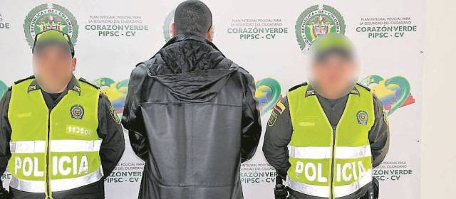 Capturan en Medellín a hombre que traficaba con pistolas “matapolicías” | Foto: Cortesía