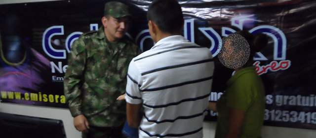 Convencidos de querer ofrecerle un futuro promisorio a su pequeño hijo, alias "Nelson" y su compañera sentimental alias "Rocío", decidieron abandonar el frente 17 ‘Angelino Godoy’ de las Farc. FOTO COLPRENSA