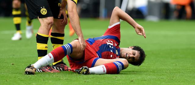 Tras la lesión del español, medios europeos ven posible que el Bayern fiche al alemán Sami Khedira. FOTO AFP