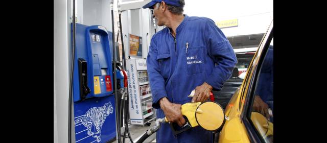 Gasolina mantiene precio y el ACPM vuelve a incrementarse | En Medellín, el precio de la gasolina será de 8.697, 60 pesos y el del ACPM de 8.012, 71 pesos. FOTO ARCHIVO.