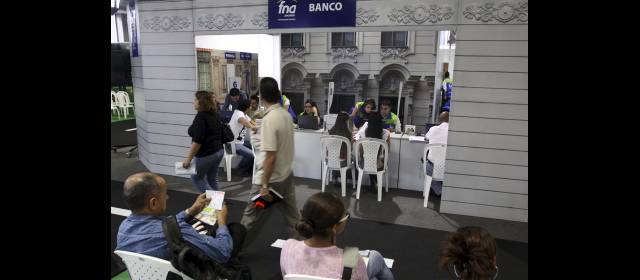 Sergio, Miguel y Mauricio van a la feria por vivienda | En su primera versión, la feria recibió a más de 20.500 personas y se espera que este año sean más. FOTO JULIO CÉSAR HERRERA