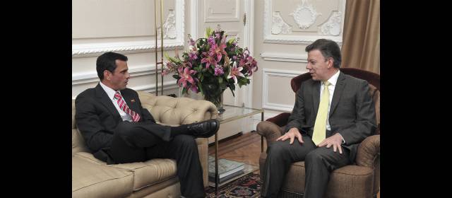 Capriles habló de elecciones con el Presidente Santos | Cordial fue el encuentro en la Casa de Nariño. FOTO REUTERS