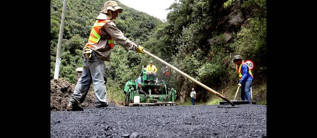 La Unión-Nariño tiene un bache de 10 km | Invías ejecuta hoy un contrato de rehabilitación y mantenimiento de la vía La Unión-Sonsón con una inversión de 9.000 millones de pesos. FOTO JULIO CÉSAR HERRERA