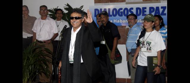 Santos informa detalles de diálogos a los gobernadores | Los guerrilleros ("Santrich") mantienen su exposición en Cuba, mientras el Gobierno prefieren la discreción. FOTO HENRY AGUDELO
