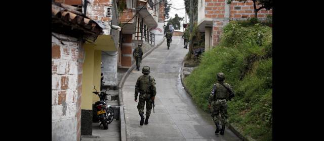 "Los Urabeños" en línea de fuego por meterse a Belencito Corazón | Habitantes de la zona dicen que el Ejército no hace tanta presencia como el año pasado. Pero ayer había tropa. FOTO MANUEL SALDARRIAGA