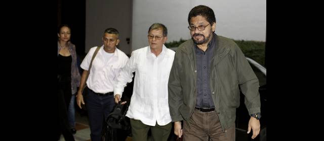 ¿Cerca de acuerdo de paz en 2013? | El jefe guerrillero alias "Iván Márquez", rumbo a la mesa de negociación en La Habana. FOTO AP