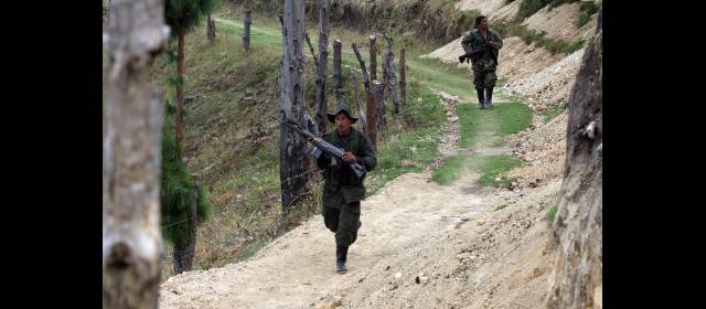 "Falsos positivos" de Farc no afectan proceso de paz | A las Farc se atribuyen otros "falsos positivos", como derribar un avión Supertucano en 2012 en Cauca. También culparon al Ejército de causar la muerte de 11 diputados del Valle. FOTO MANUEL SALDARRIAGA