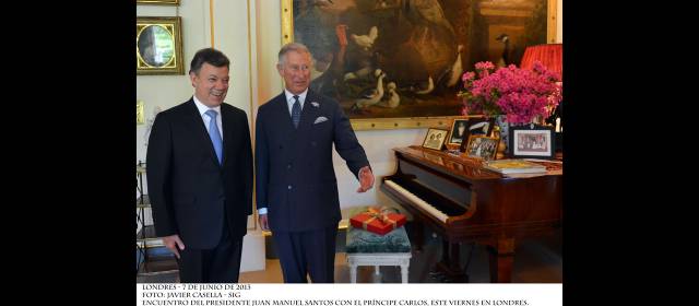 Santos confía en acuerdo con las Farc este año | El príncipe Carlos se mostró preocupado por el impacto ambiental del conflicto. FOTO CORTESÍA PRESIDENCIA