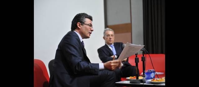 Cajas y regalías darían liquidez a sistema de salud | El ministro Gaviria y el senador Uribe parecen haber encontrado puntos comunes para sacar adelante la salud. FOTO COLPRENSA