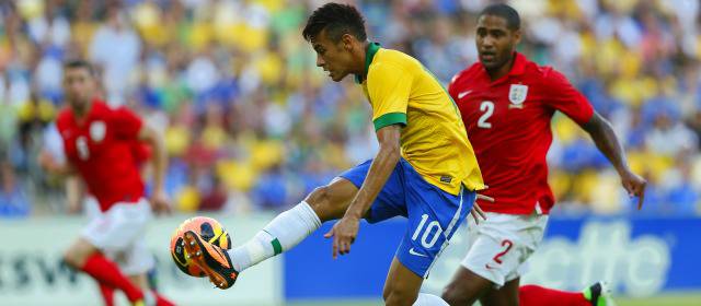 Ante su público Brasil empató 2-2 con Inglaterra