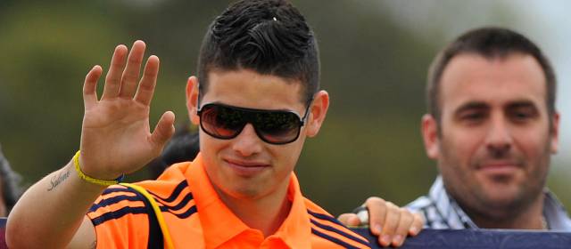 James sería tercer fichaje más caro | En la llegada a Colombia James Rodríguez fue el más asediado de los jugadores criollos. FOTO AFP