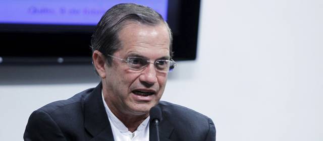 Ecuador calificó a Álvaro Uribe de "loco" por el caso del buque con armas |