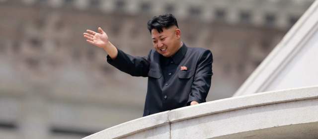 A 20 años de Kim il-Sung, Norcorea vive en el terror | Su nieto, Kim Jong-un, continúa llevando el régimen bajo los mismos lineamientos de la doctrina que il-Sung fundó, denominada Juche. Las denuncias sobre torturas y represión se repiten a 20 años de su fallecimiento. La política exterior se mantiene igual. FOTO REUTERS