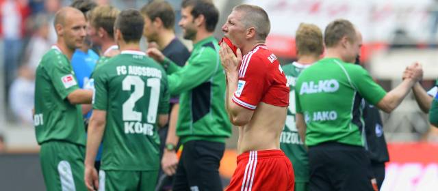 El mediocampista Bastian Schweinsteiger no podrá jugar el miércoles ante el Manchester United por expulsión. FOTO AFP