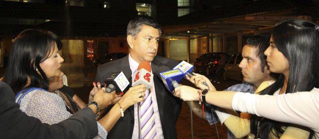 Declararon muerte cerebral a niña que cayó de un piso 18 | El médico Carlos Alberto Sánchez, jefe de la División Médica de la Clínica El Rosario, dijo que el caso fue analizado por el grupo neurológico el cual concluyó que había muerte encefálica. FOTO EDWIN BUSTAMANTE.