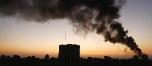 Avanza la tregua de cinco días en Gaza | Israel y las facciones palestinas acordaron ayer extender el cese al fuego de tres días en Gaza por otras 72 horas, pero poco después el Estado judío reanudó los ataques contra el enclave costero. FOTO AFP