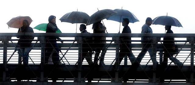Las actuales lluvias han dejado 5.369 viviendas averiadas y 593 casas destruidas. También ha dejado 58 vías afectadas, 13 puentes vehiculares con inundaciones y 40 puentes peatonales. FOTO COLPRENSA