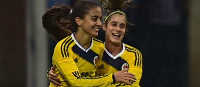 Colombia, a una victoria del sueño | Isabella Echeverri (U. de Toledo) y Daniela Montoya (Formas Íntimas) festejan la victoria sobre Ecuador en Copa América. FOTO AFP