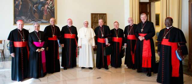 El Papa Francisco se aleja de las adulaciones para reformar la Iglesia | El Papa afirmó que este grupo es de su plena confianza y trabajará en la reforma. FOTO AP