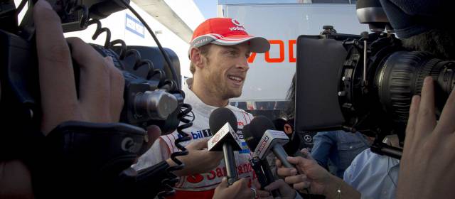 Fórmula Uno: La puesta en marcha de los coches dio inicio a la competición | Jenson Button, el más destacado en la primera jornada de prácticas de la F-1 de cara al arranque de la temporada. FOTO AP