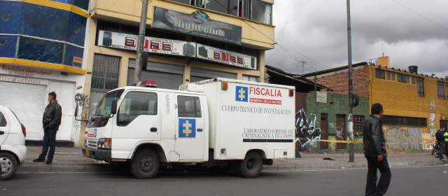 Suspenden policías por muerte de seis personas en bar de Bogotá |