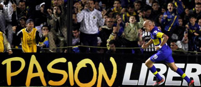 Cabezazo del uruguayo Silva da agónico triunfo al Boca Juniors | Santiago Silva le dio la victoria a Boca Juniors en La Bombonera. FOTO REUTERS