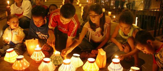 El lenguaje sicológico de diciembre | La música de Navidad interactúa con los olores y luces para estimular nuestras actitudes favorables hacia las tiendas. FOTO archivo