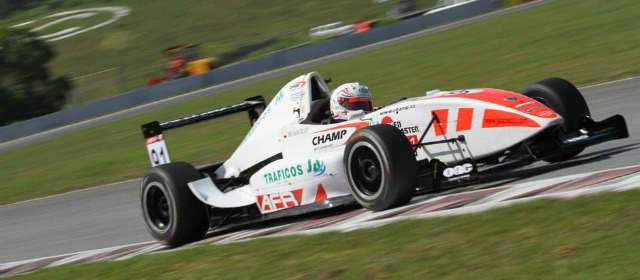Colombiano acaricia título en Asia | Julio Sebastián Acosta necesita que el local Shimono no gane las dos válidas y será el nuevo campeón de la Fórmula Renault. FOTO CORTESÍA