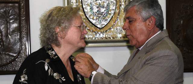 Investigación sin fronteras | La U. de A. condecoró a Leah Jamieson FOTO MANUEL SALDARRIAGA.