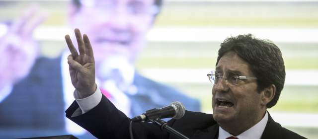 Francisco Santos se silenciará por un mes tras ser derrotado por Zuluaga |