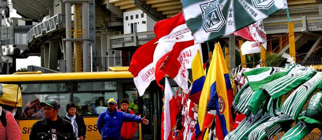 Así se ven los alrededores del estadio El Campín, donde este miércoles el local Independiente Santa Fe buscará su estrella ocho en el fútbol colombiano. Nacional, su rival. FOTO JUAN ANTONIO SÁNCHEZ