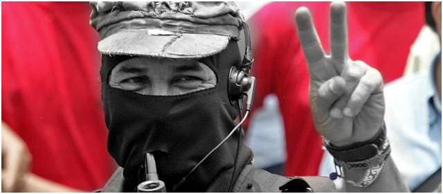 El Subcomandante Marcos, de la luz pública a la icónica sombra | La primera aparición del icónico subcomandante Marcos fue también la primera del Ejército Zapatista de Liberación Nacional, el 1 de enero de 1994. FOTO AFP