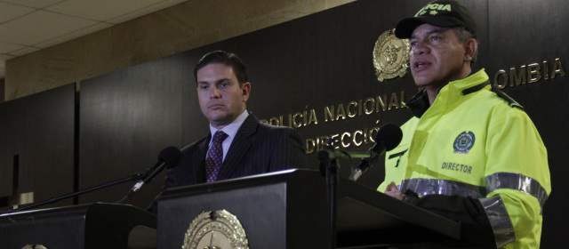 El ministro Juan Carlos Pinzón y el director de la Policía José Roberto León Riaño dieron delcaraciones sobre la entrega a la justicia norteamericana de Luis Calle Serna el último jefe de los Comba. Foto: Colprensa