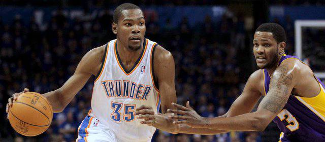Thunder eliminan a los Lakers y Celtics tienen la ventaja | Kevin Durant, figura de los Thunder. FOTO REUTERS