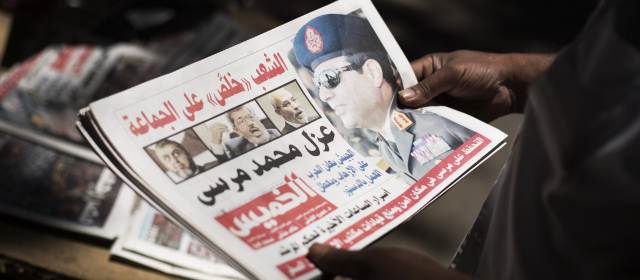 Según el decreto militar, Adli Mansur servirá como líder interino de Egipto hasta que se elija a un nuevo presidente, en una fecha que aún no se ha establecido. FOTO AP