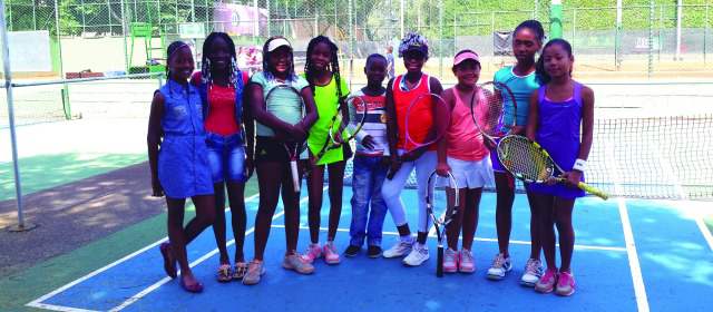 Las promesas del tenis de Chocó siembran sus semillas en Medellín compitiendo en el torneo Champion Kids. Foto Cortesía