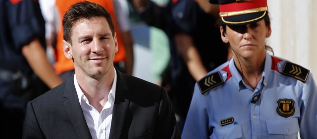 La llegada de Leo Messi a los juzgados de Gavà estuvo rodeada de una gran expectación. FOTO AP
