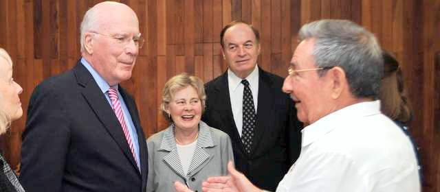 Inusual reunión de Raúl Castro con senadores norteamericanos | La breve nota de Granma, del Partido Comunista, dijo que durante la reunión "se abordaron temas de interés" para ambos países. FOTO AP.