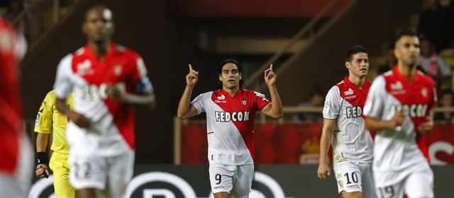 Falcao es máximo artillero en Francia | Falcao y un nuevo festejo en la Liga Francesa de fútbol. Ayer completó su octavo gol. Ello le permite mantenerse como máximo artillero. FOTO REUTERS